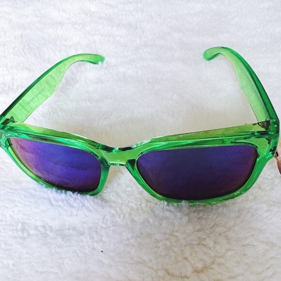 Cerise Bright Green Mirrored Sunglasses - Picture 7 of 15